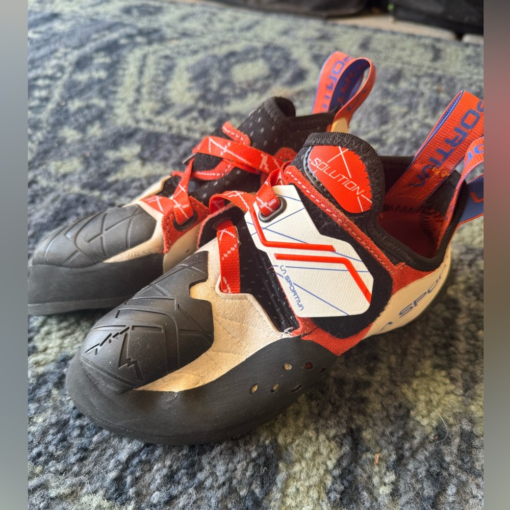 NWOT La Sportiva Solution’s- Women’s